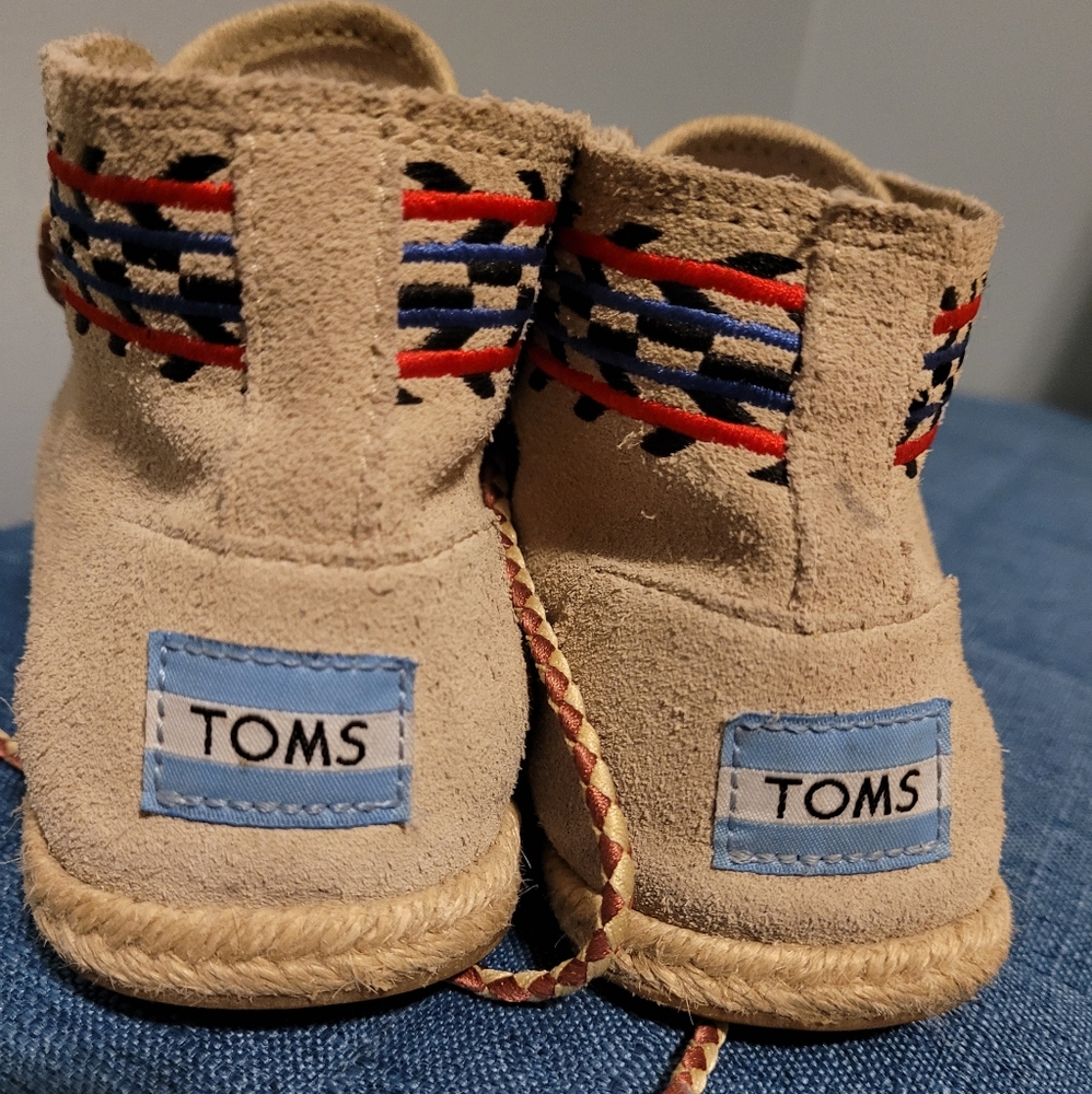 Tom's shoes